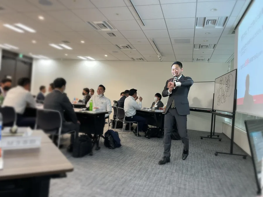チームで議論し、自社の商談に落とし込む。